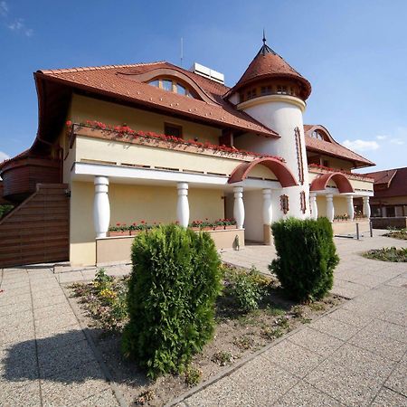 Готель Kehida Hertelendy Haz Кегідакуштань Екстер'єр фото